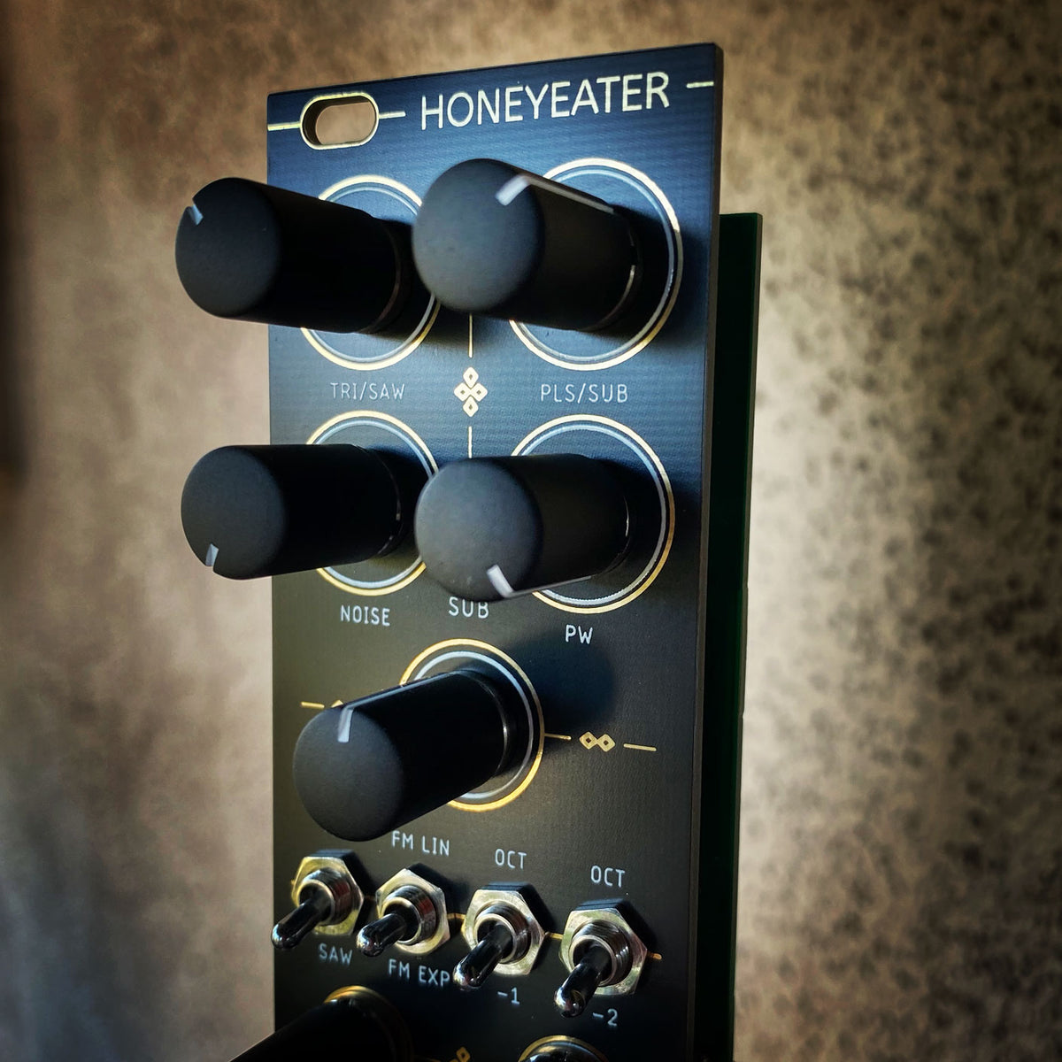 HONEYEATER - CEM3340 Analog VCO with 2 SUB OSCs